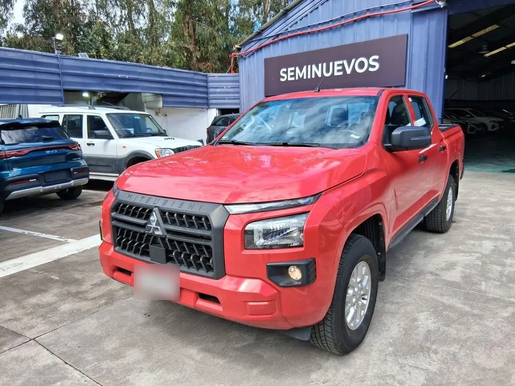 Mitsubishi L200 2.4 Katana Crt Diesel Dob. Cab. 4x4 Mt 4p año 2024
