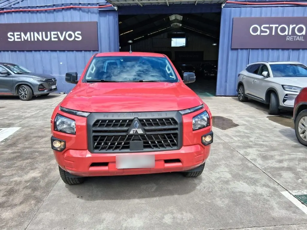 Mitsubishi L200 2.4 Katana Crt Diesel Dob. Cab. 4x4 Mt 4p año 2024