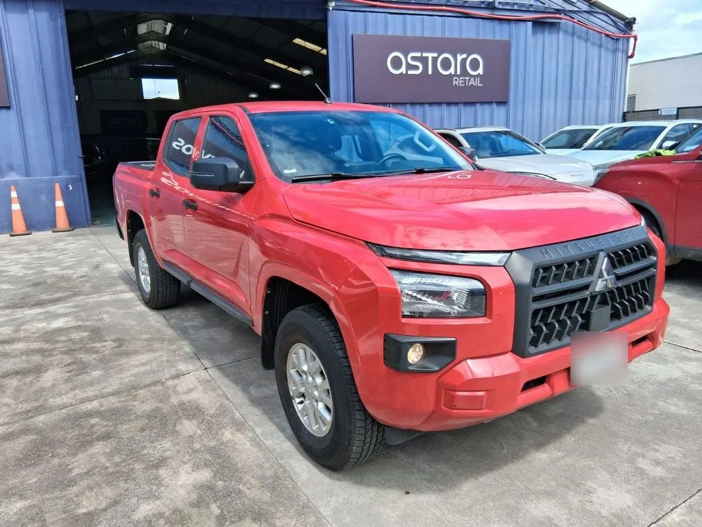 Mitsubishi L200 2.4 Katana Crt Diesel Dob. Cab. 4x4 Mt 4p año 2024
