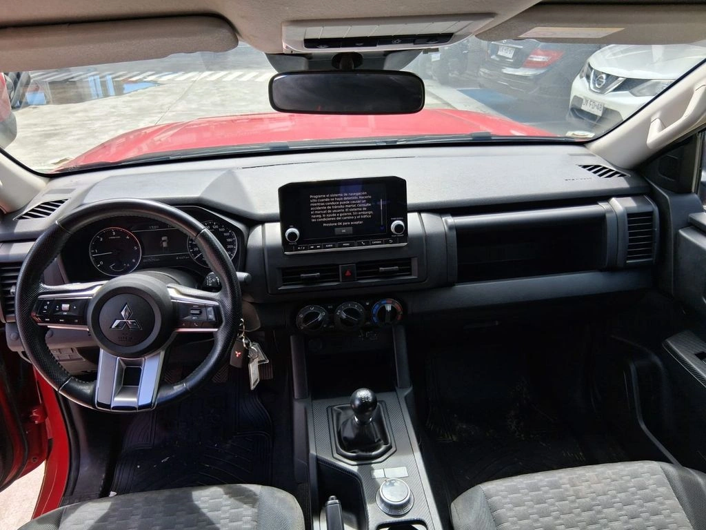 Mitsubishi L200 2.4 Katana Crt Diesel Dob. Cab. 4x4 Mt 4p año 2024