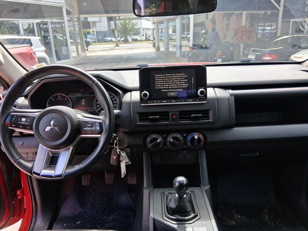 Mitsubishi L200 2.4 Katana Crt Diesel Dob. Cab. 4x4 Mt 4p año 2024