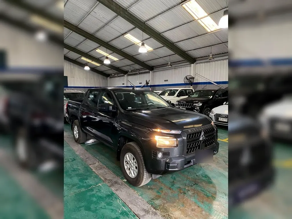 Mitsubishi L200 2.4 Katana Crt Diesel Dob. Cab. 4x4 Mt 4p año 2024