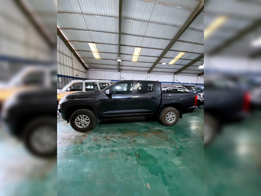 Mitsubishi L200 2.4 Katana Crt Diesel Dob. Cab. 4x4 Mt 4p año 2024