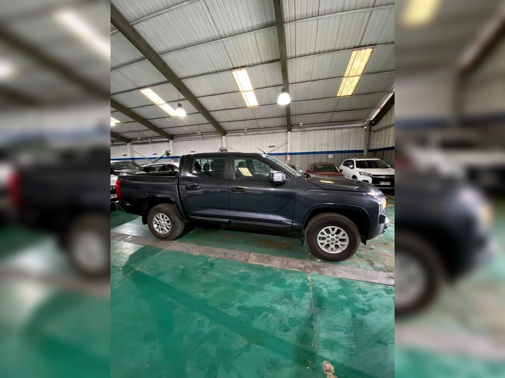 Mitsubishi L200 2.4 Katana Crt Diesel Dob. Cab. 4x4 Mt 4p año 2024