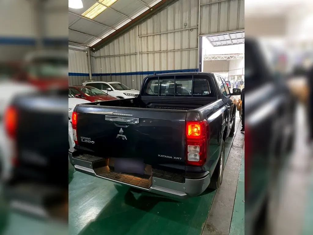 Mitsubishi L200 2.4 Katana Crt Diesel Dob. Cab. 4x4 Mt 4p año 2024