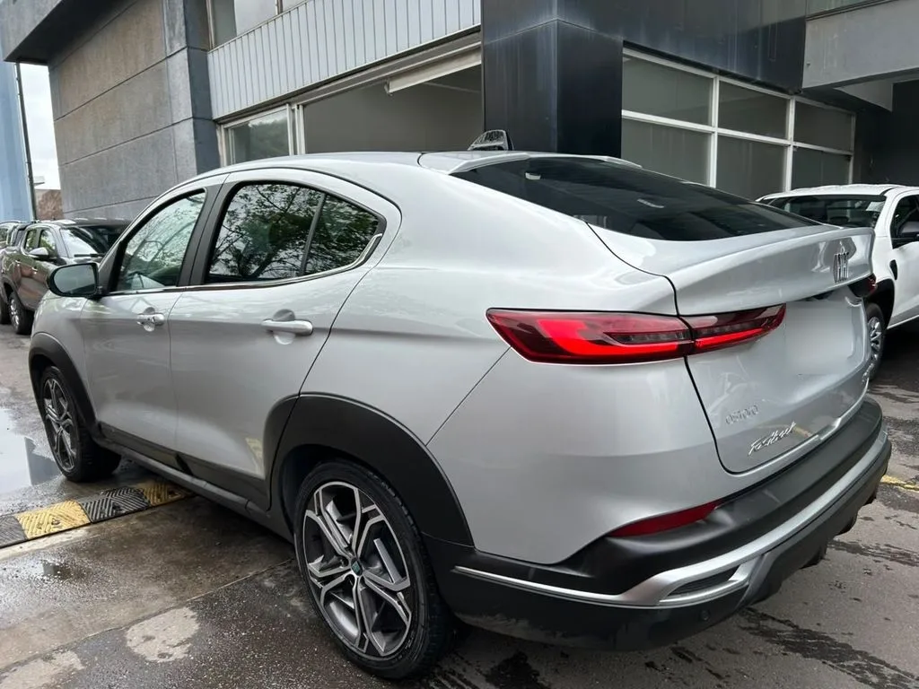 Fiat Fastback 1.0 Impetus 4x2 Cvt At 5p año 2024