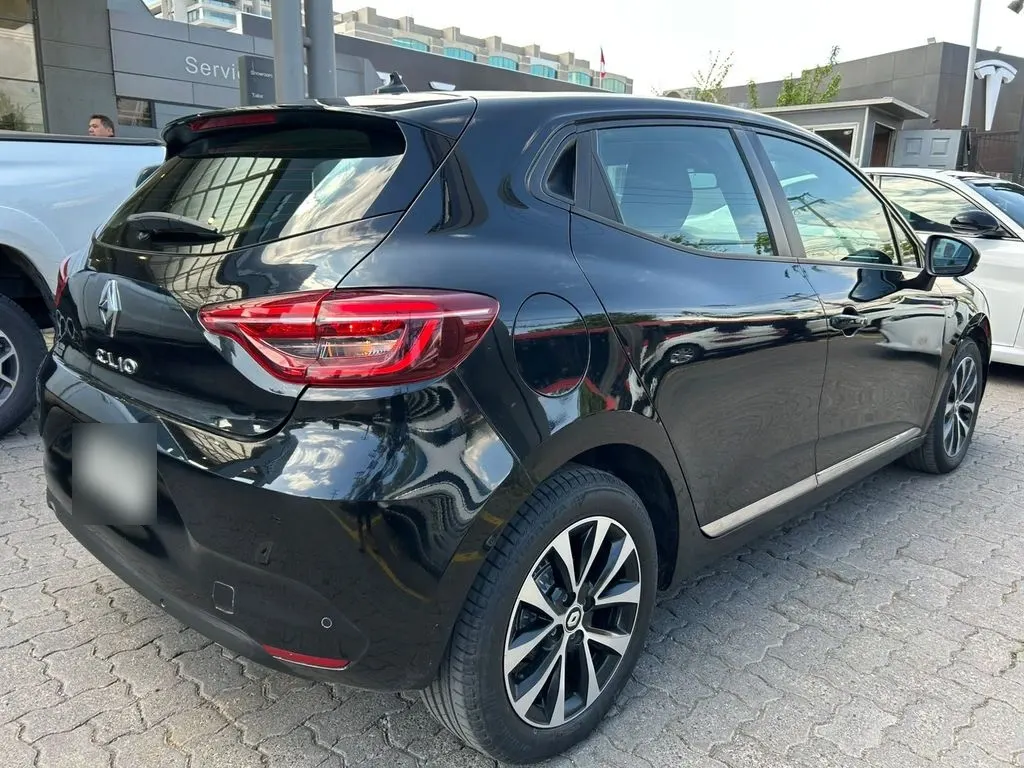 Renault Clio 1.0t Zen 4x2 Mt 5p año 2023