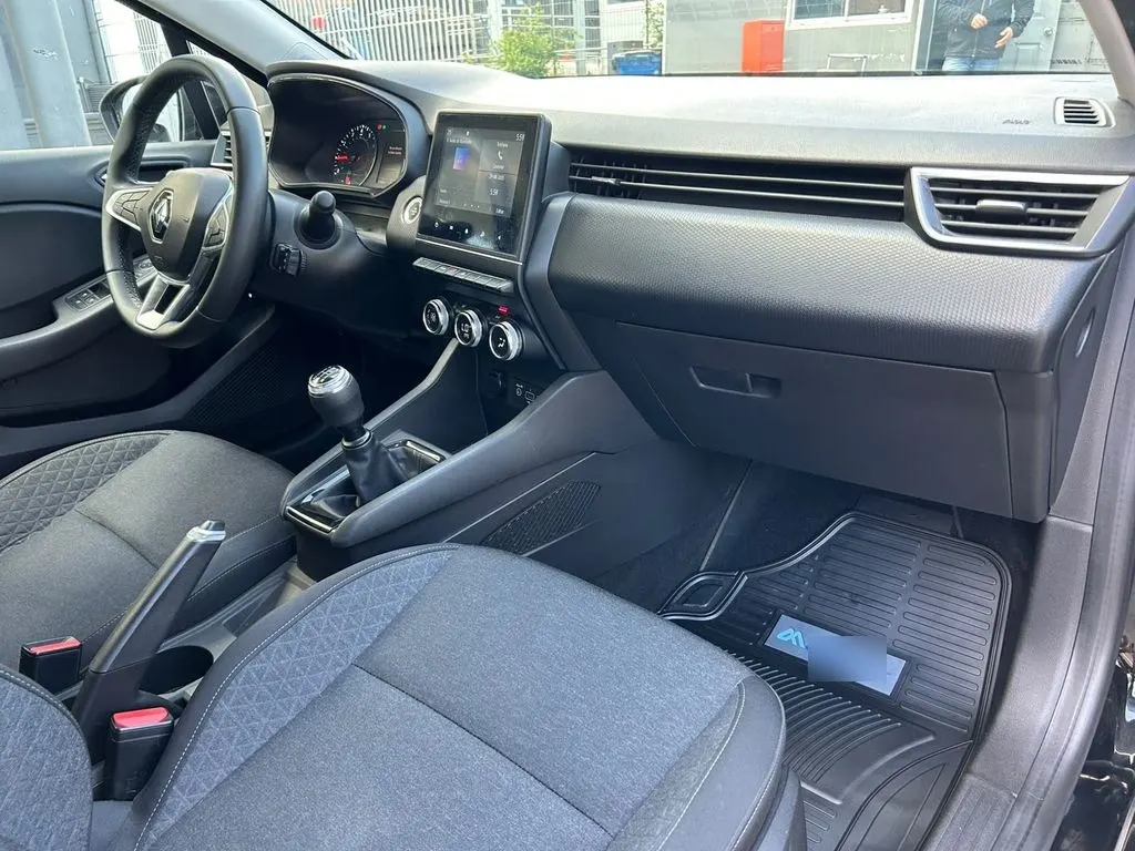 Renault Clio 1.0t Zen 4x2 Mt 5p año 2023