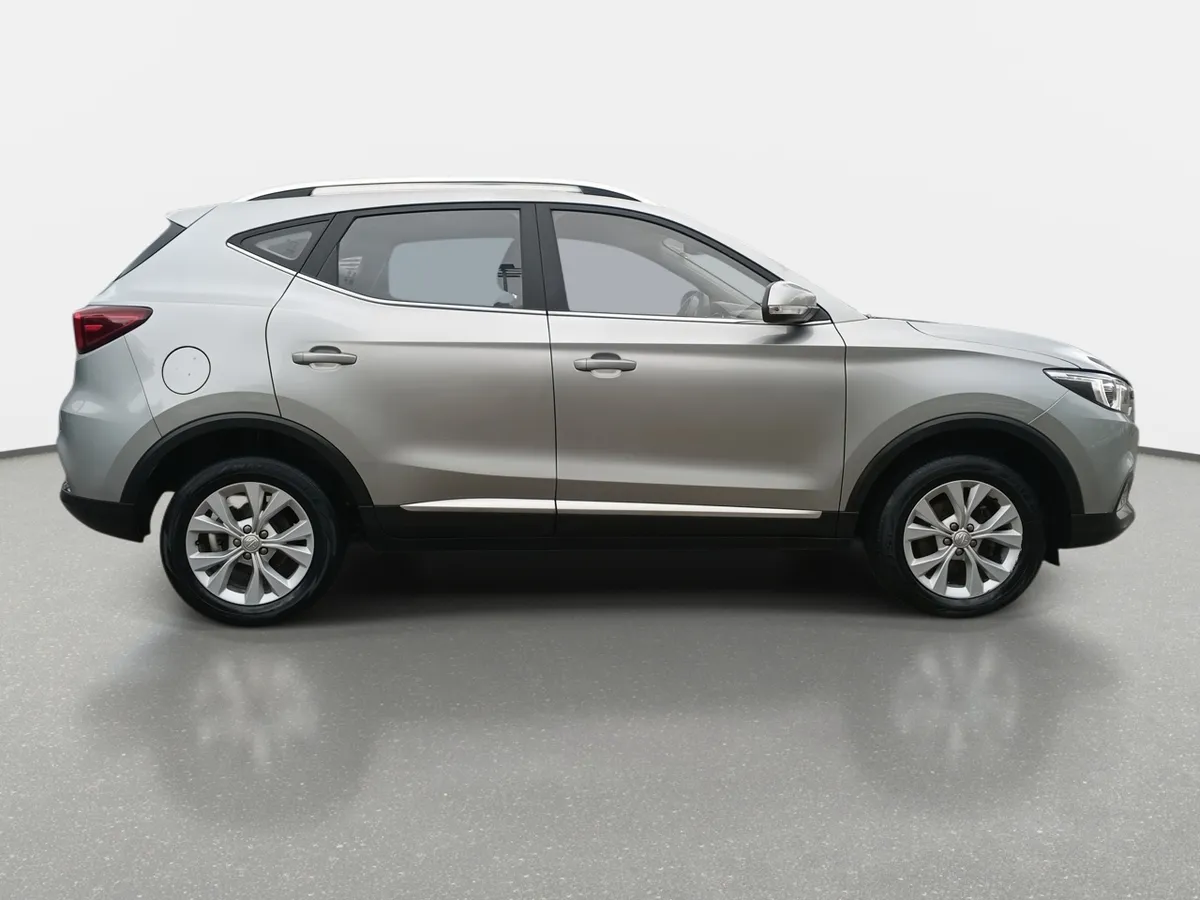 MG Mg Zs 1.5 Std Plus 2wd Mt 5p año 2025