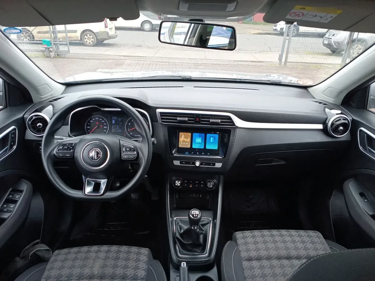 MG Mg Zs 1.5 Std Plus 2wd Mt 5p año 2025