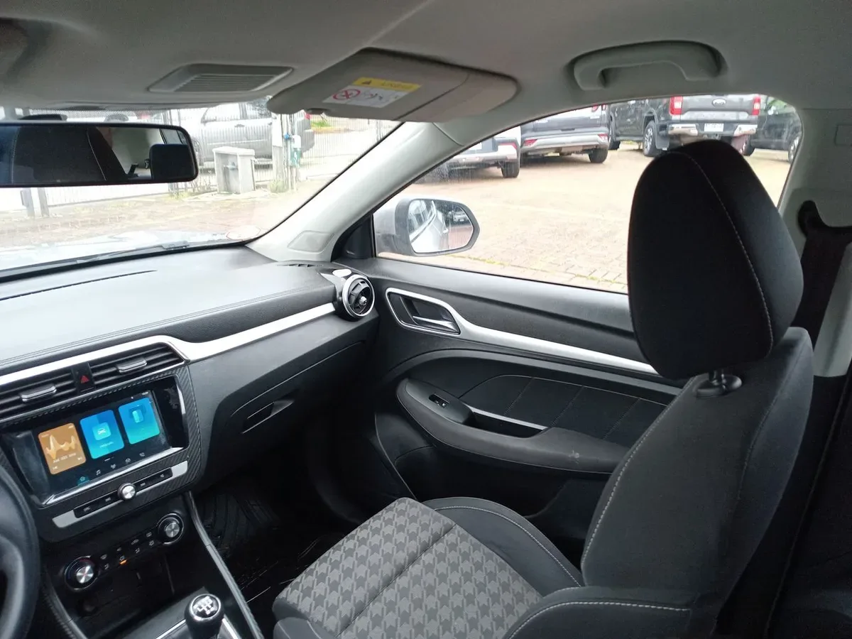 MG Mg Zs 1.5 Std Plus 2wd Mt 5p año 2025