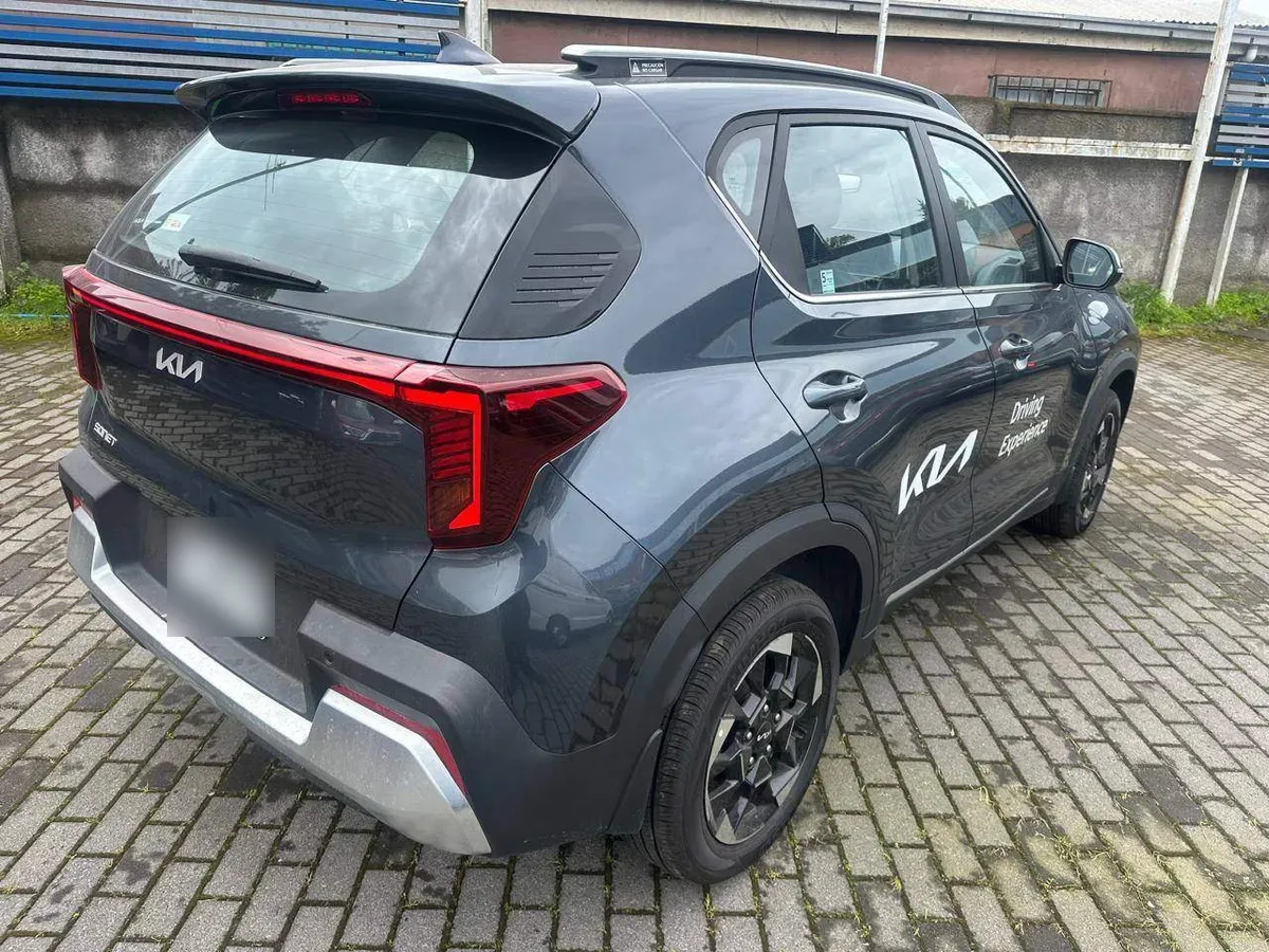 Kia Sonet 1.5 Ex 4x2 Ivt At 5p año 2026