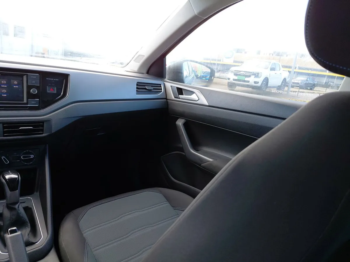 Volkswagen Nivus 1.0 Tsi Comfortline 4x2 At 5p año 2024