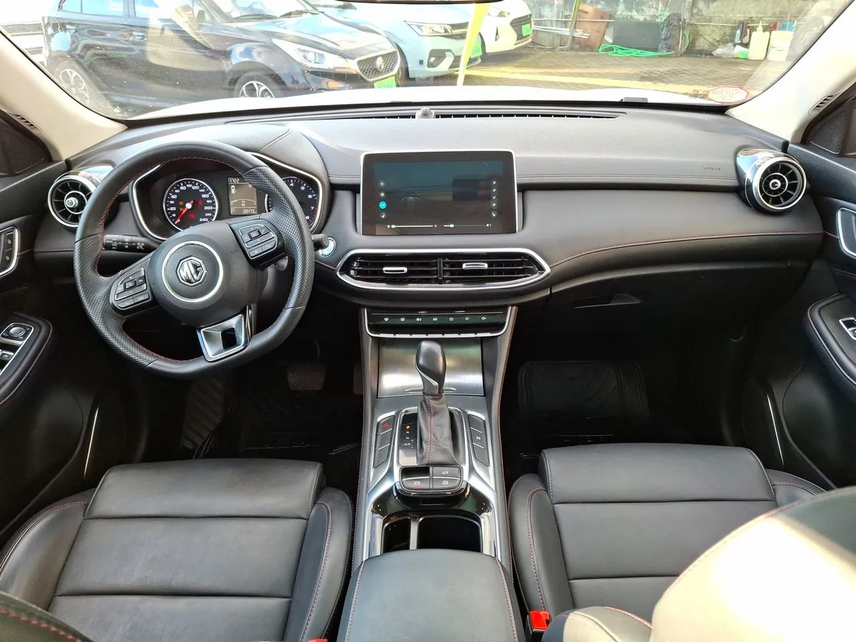MG Hs 1.5t Dlx 2wd Dct At 5p año 2026