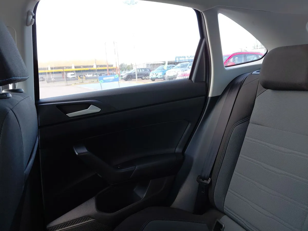 Volkswagen Nivus 1.0 Tsi Comfortline 4x2 At 5p año 2024