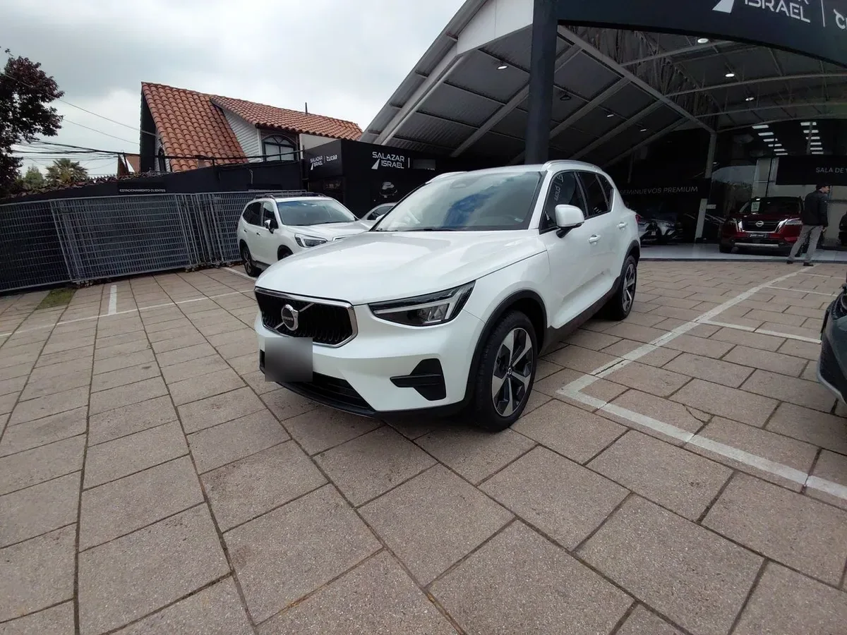 Volvo Xc40 2.0 B4 Plus Hibrido Fwd At 5p año 2024