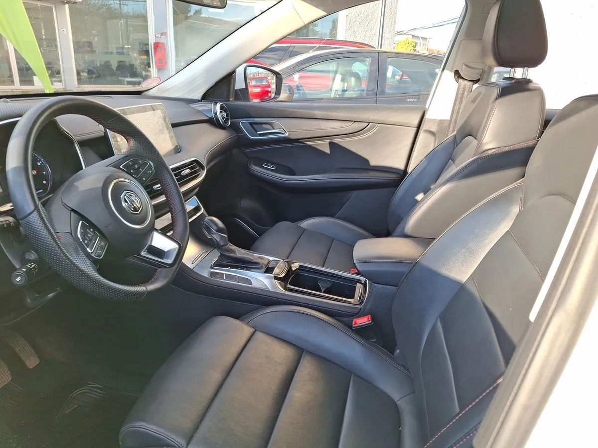 MG Hs 1.5t Dlx 2wd Dct At 5p año 2026
