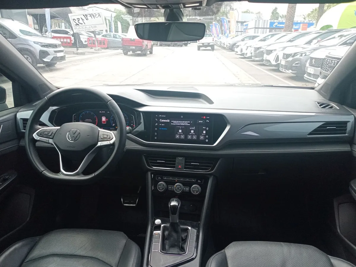 Volkswagen Taos 1.4 Tsi Highline 4x2 At 5p año 2022