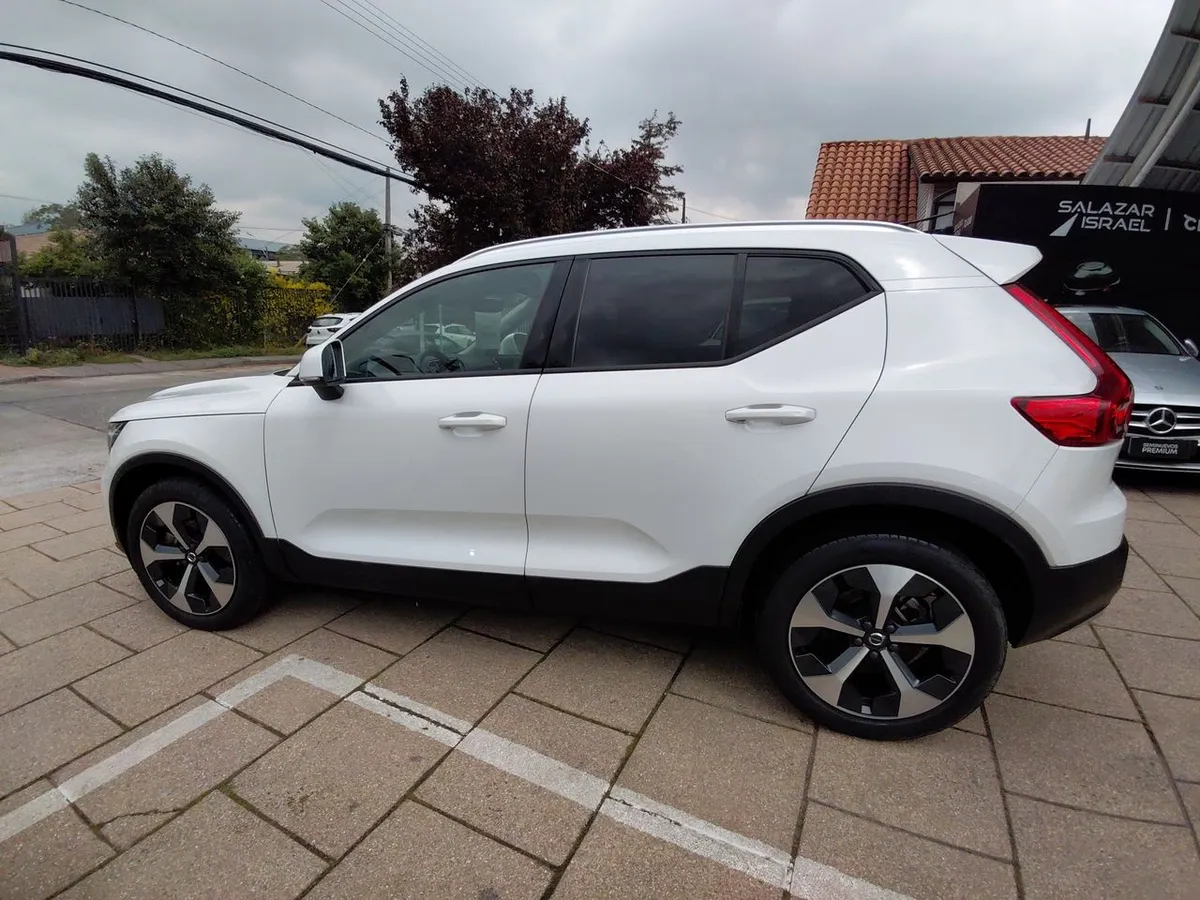 Volvo Xc40 2.0 B4 Plus Hibrido Fwd At 5p año 2024