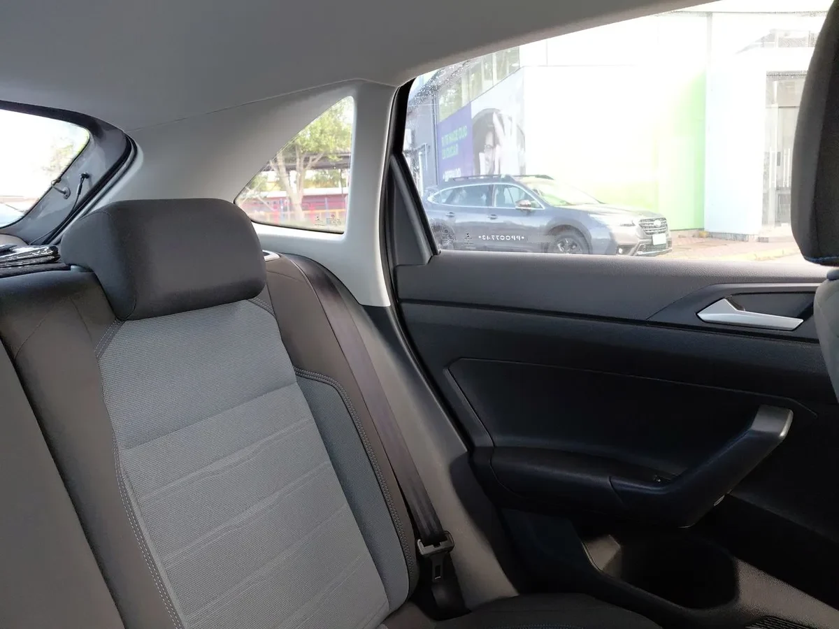 Volkswagen Nivus 1.0 Tsi Comfortline 4x2 At 5p año 2024