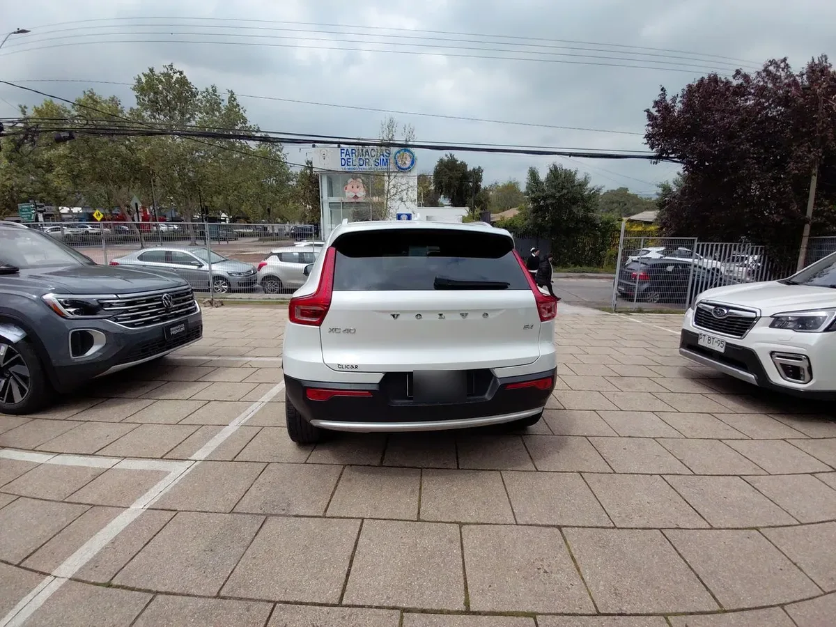Volvo Xc40 2.0 B4 Plus Hibrido Fwd At 5p año 2024