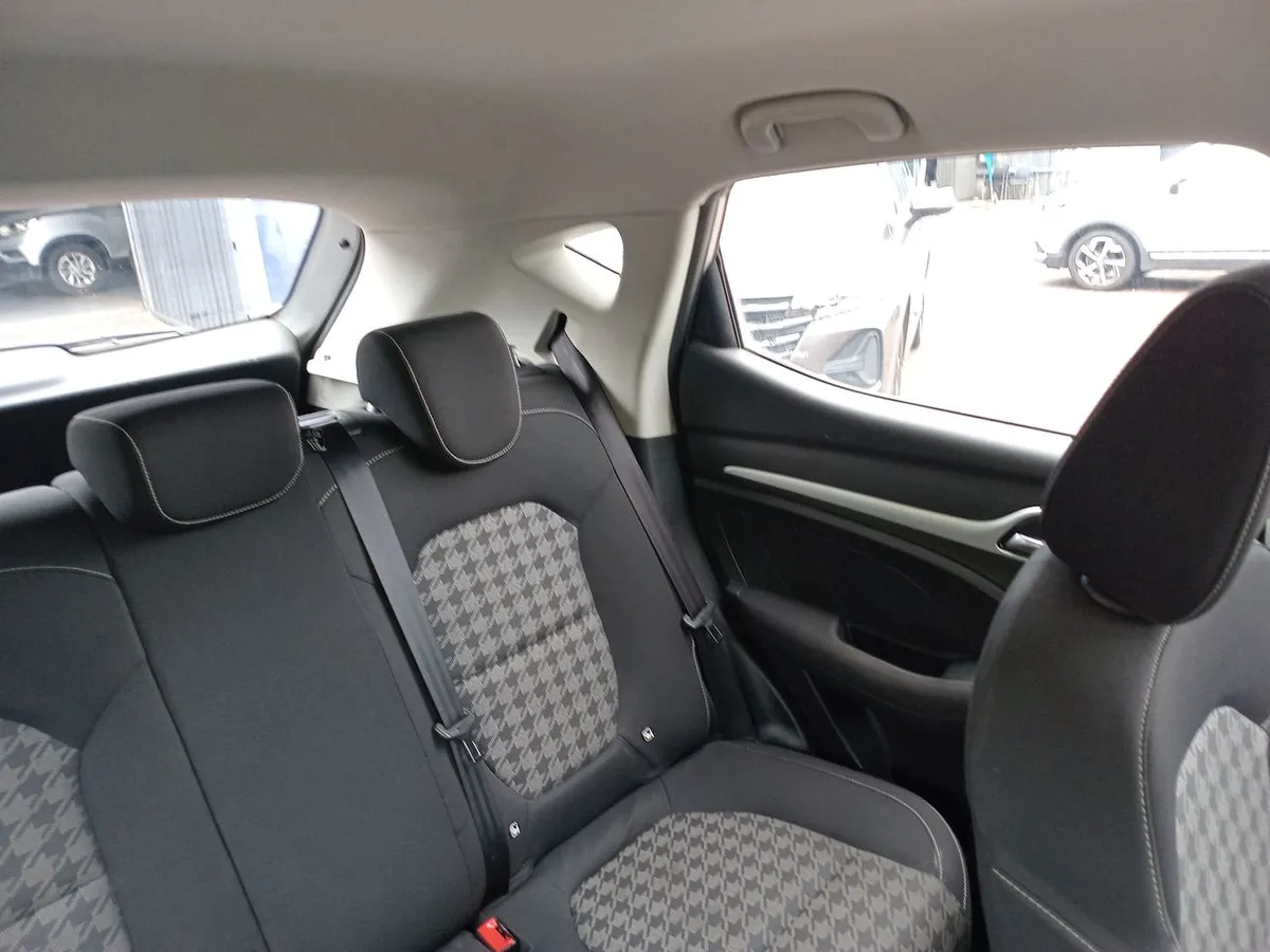 MG Mg Zs 1.5 Std Plus 2wd Mt 5p año 2025