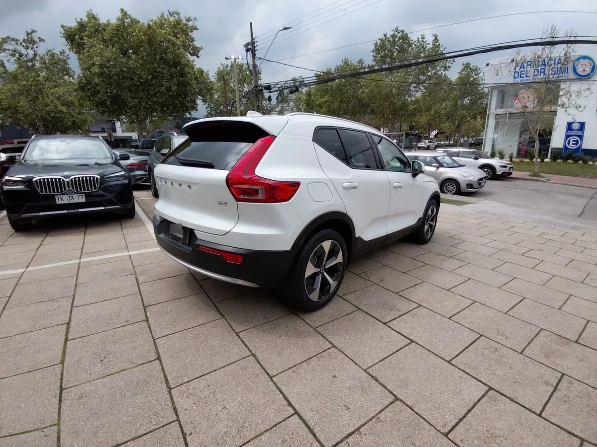 Volvo Xc40 2.0 B4 Plus Hibrido Fwd At 5p año 2024