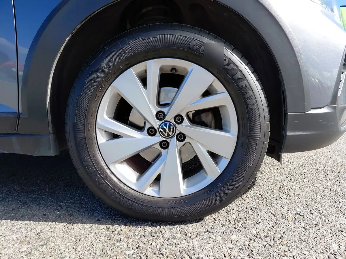 Volkswagen Nivus 1.0 Tsi Comfortline 4x2 At 5p año 2024