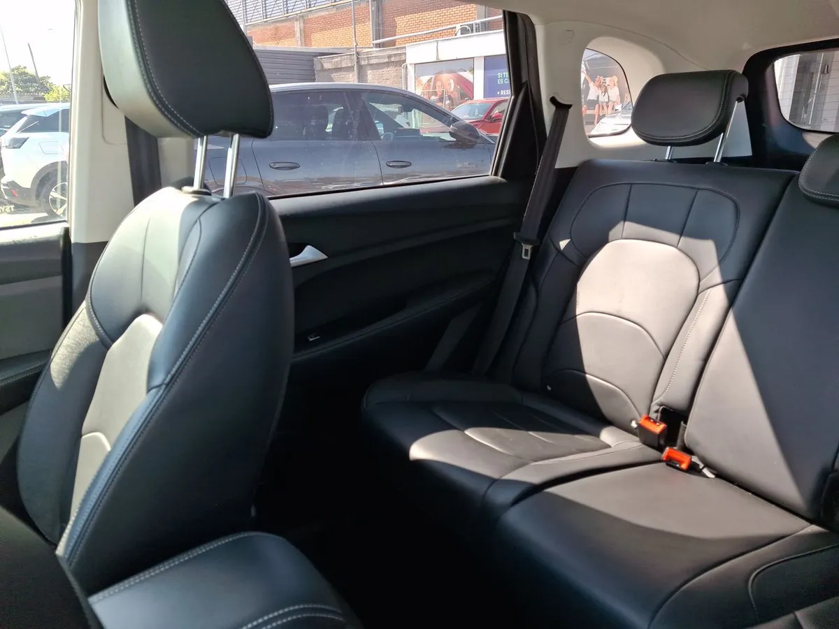 Chevrolet Captiva 1.5t Ltz R 4x2 Cvt At 5p año 2025
