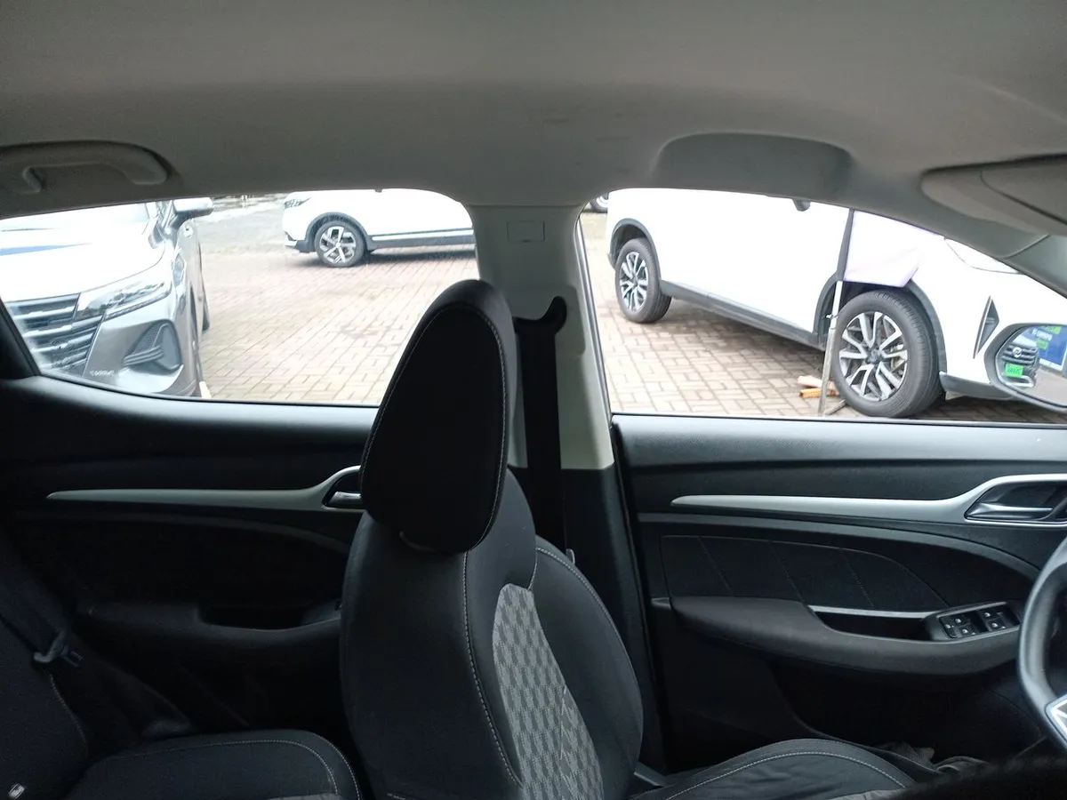 MG Mg Zs 1.5 Std Plus 2wd Mt 5p año 2025