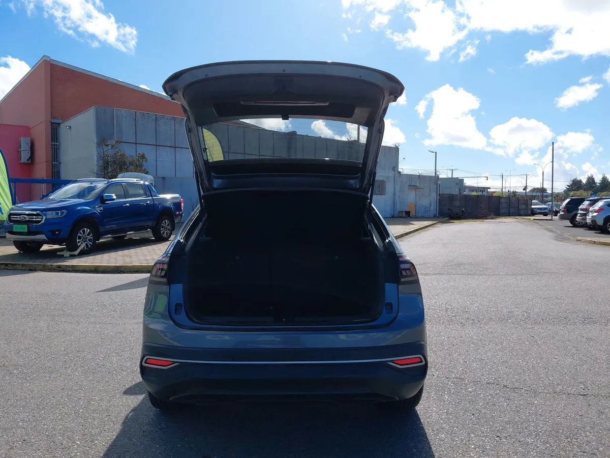 Volkswagen Nivus 1.0 Tsi Comfortline 4x2 At 5p año 2024