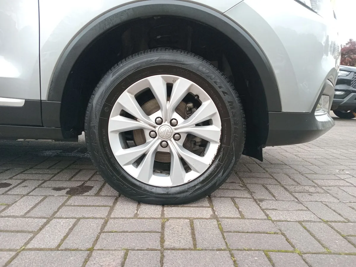 MG Mg Zs 1.5 Std Plus 2wd Mt 5p año 2025