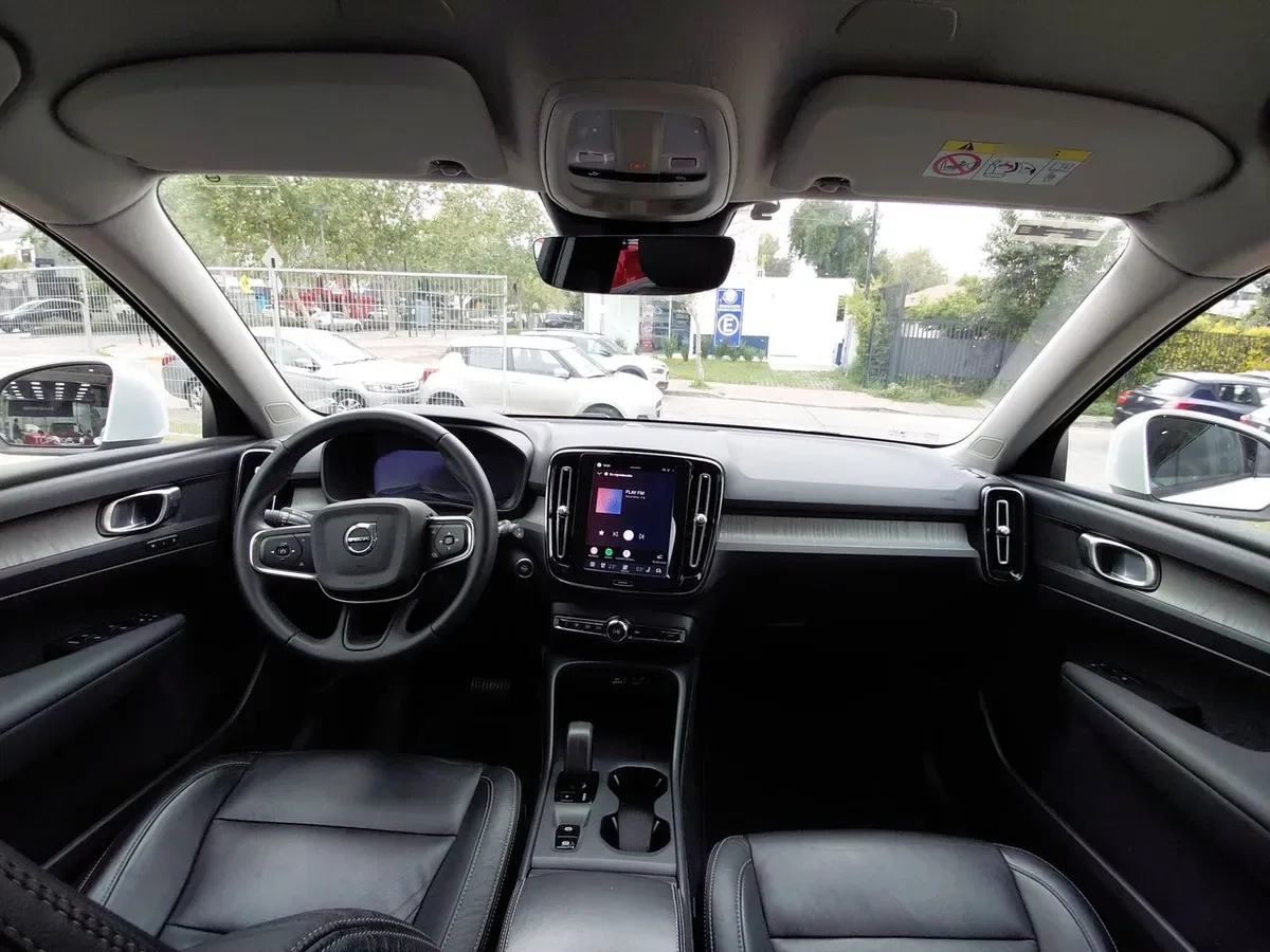 Volvo Xc40 2.0 B4 Plus Hibrido Fwd At 5p año 2024