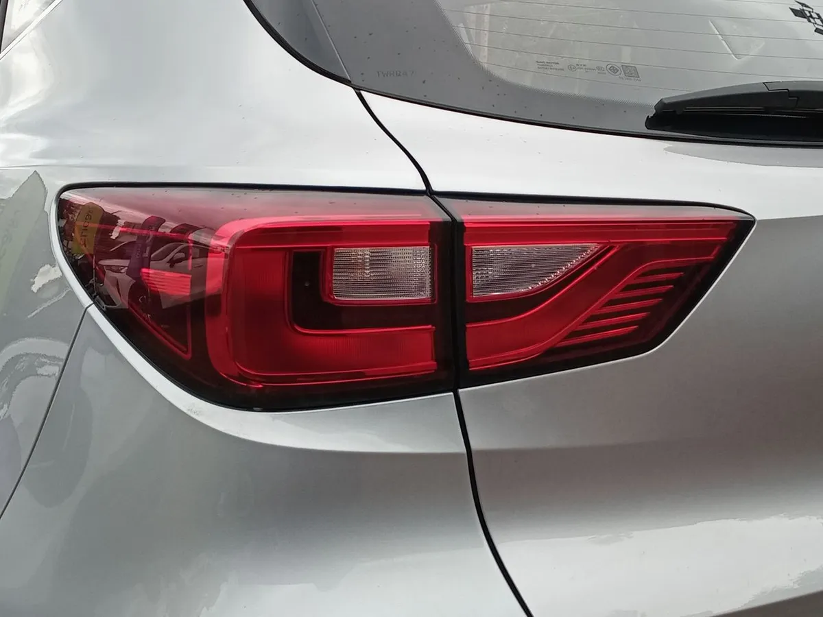 MG Mg Zs 1.5 Std Plus 2wd Mt 5p año 2025