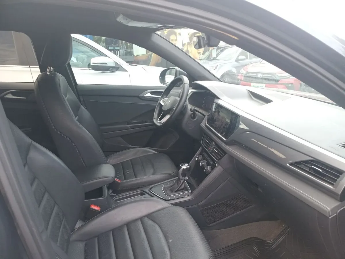 Volkswagen Taos 1.4 Tsi Highline 4x2 At 5p año 2022