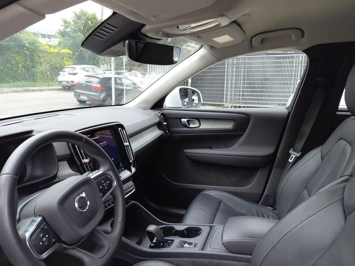 Volvo Xc40 2.0 B4 Plus Hibrido Fwd At 5p año 2024