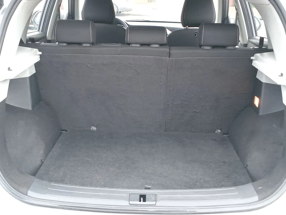 MG Mg Zs 1.5 Std Plus 2wd Mt 5p año 2025