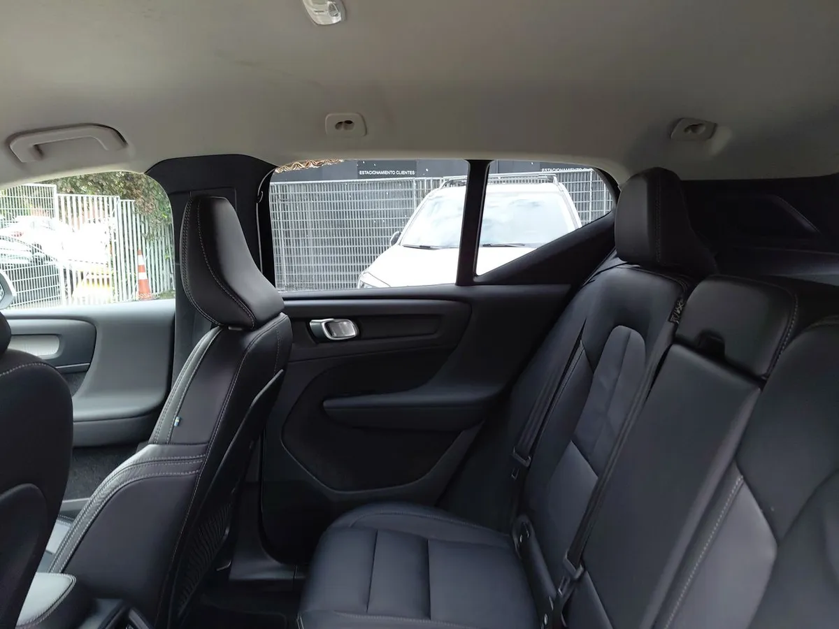 Volvo Xc40 2.0 B4 Plus Hibrido Fwd At 5p año 2024