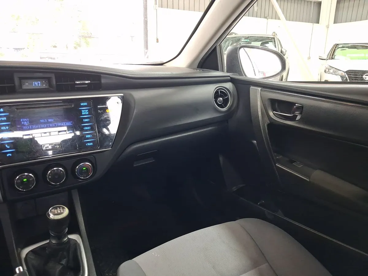 Toyota Corolla 1.8 Gl 4x2 Mt 4p año 2017
