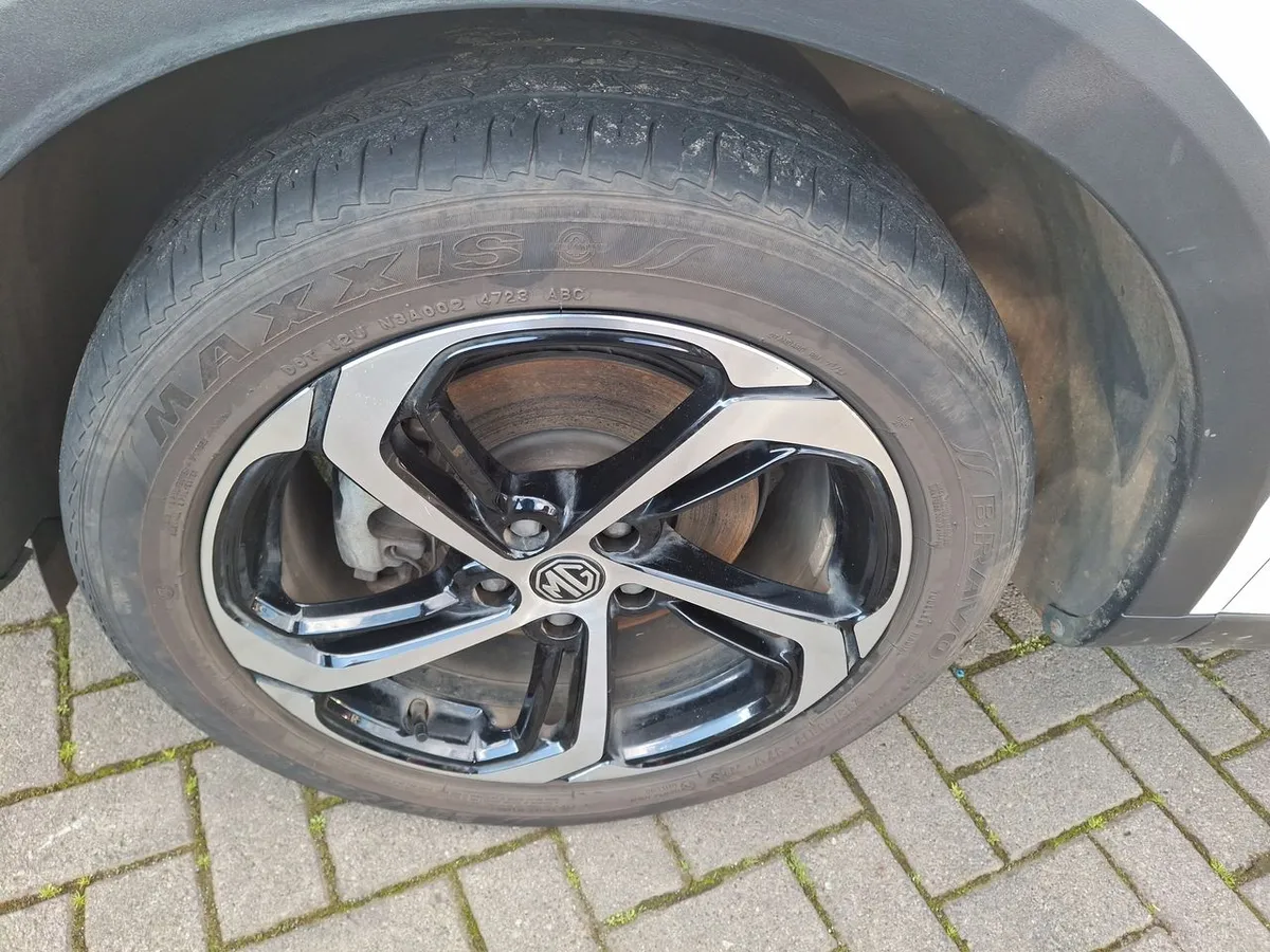 MG Hs 1.5t Dlx 2wd Dct At 5p año 2026
