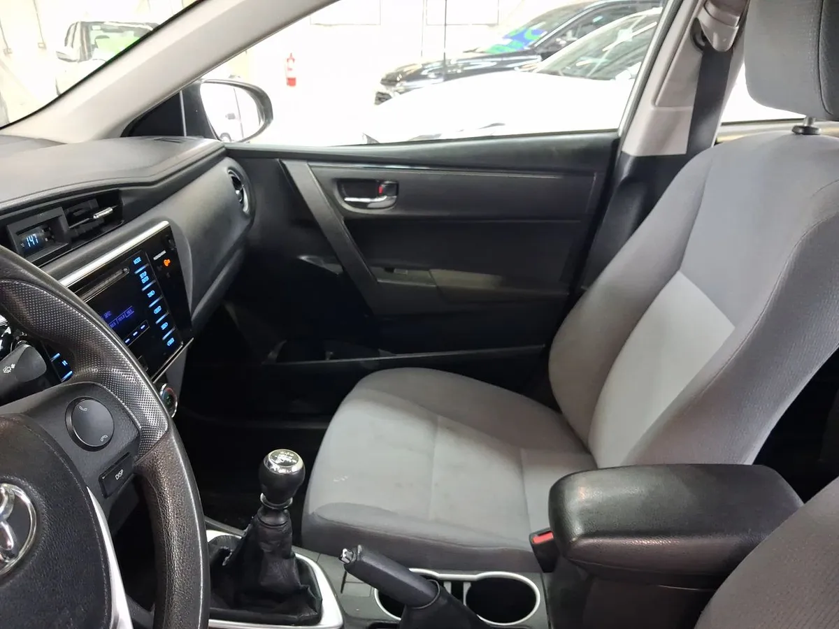 Toyota Corolla 1.8 Gl 4x2 Mt 4p año 2017