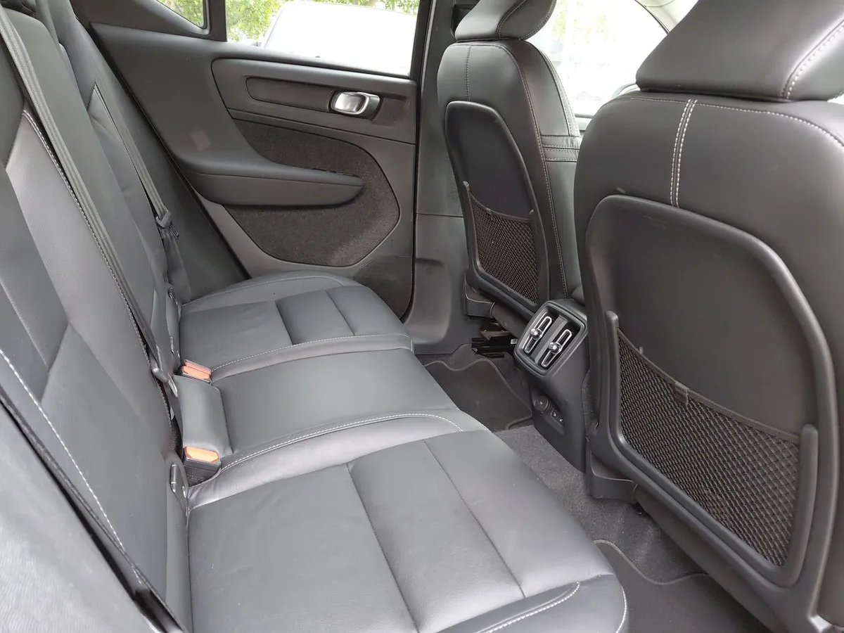 Volvo Xc40 2.0 B4 Plus Hibrido Fwd At 5p año 2024