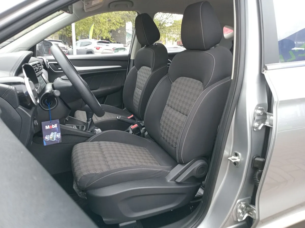 MG Mg Zs 1.5 Std Plus 2wd Mt 5p año 2025