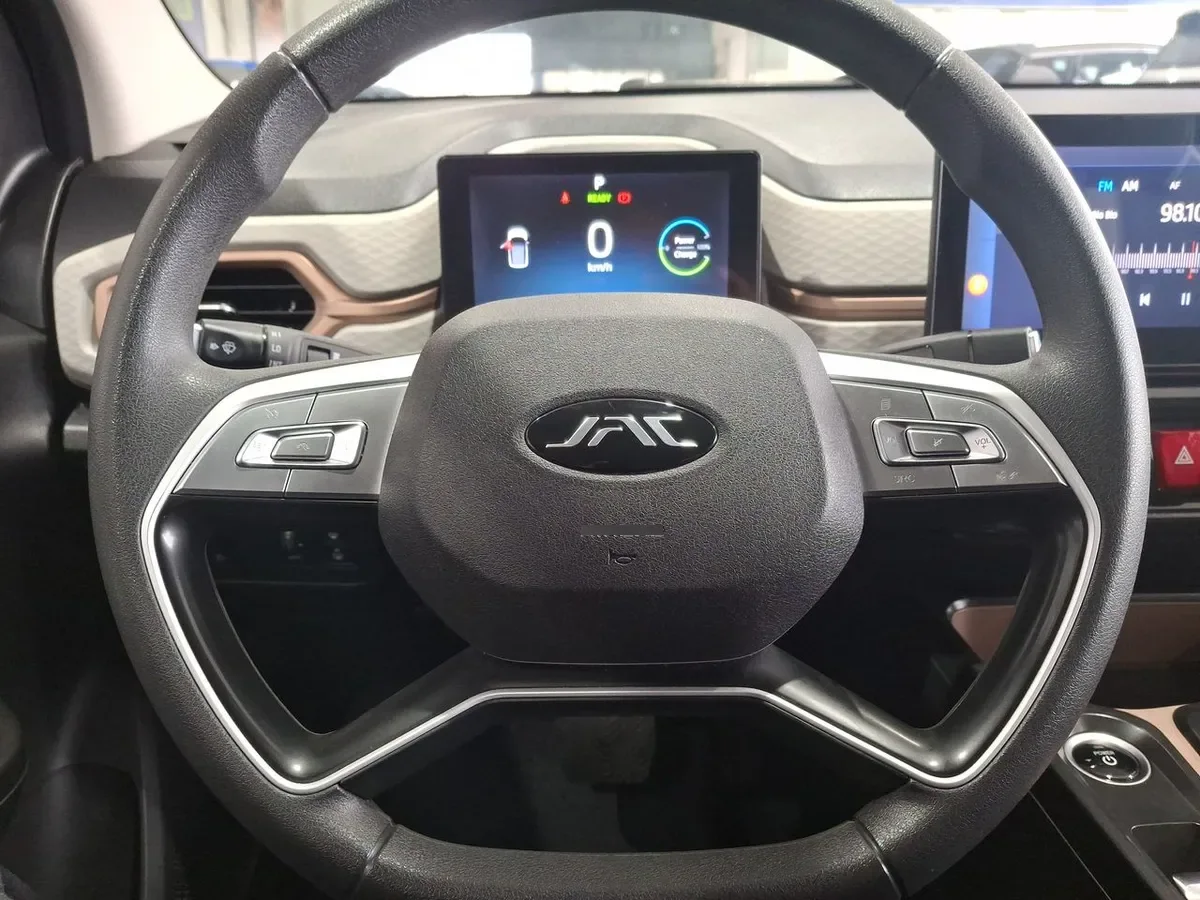JAC E-Js1 Electrico Luxury 4x2 At 5p año 2025