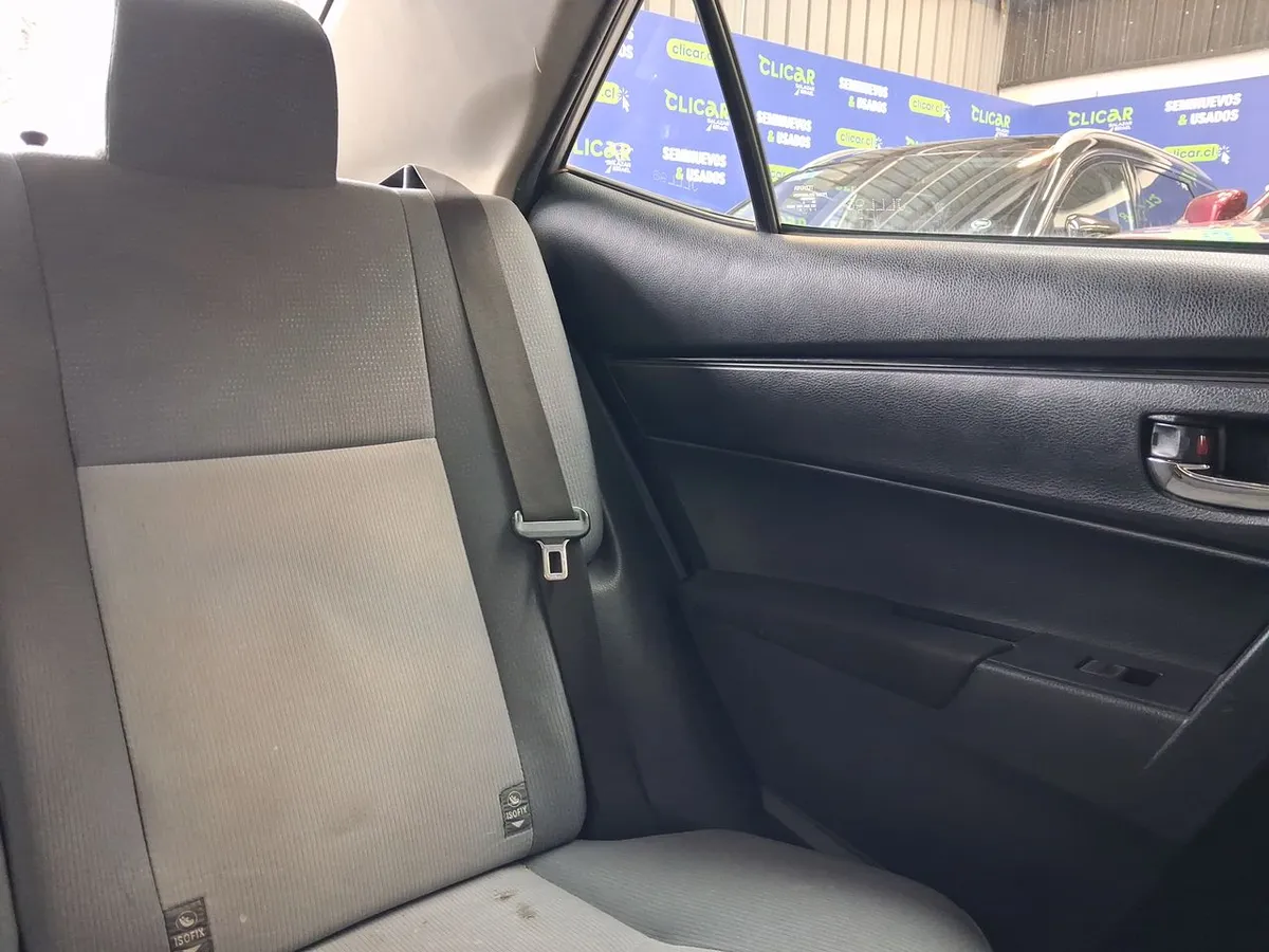 Toyota Corolla 1.8 Gl 4x2 Mt 4p año 2017