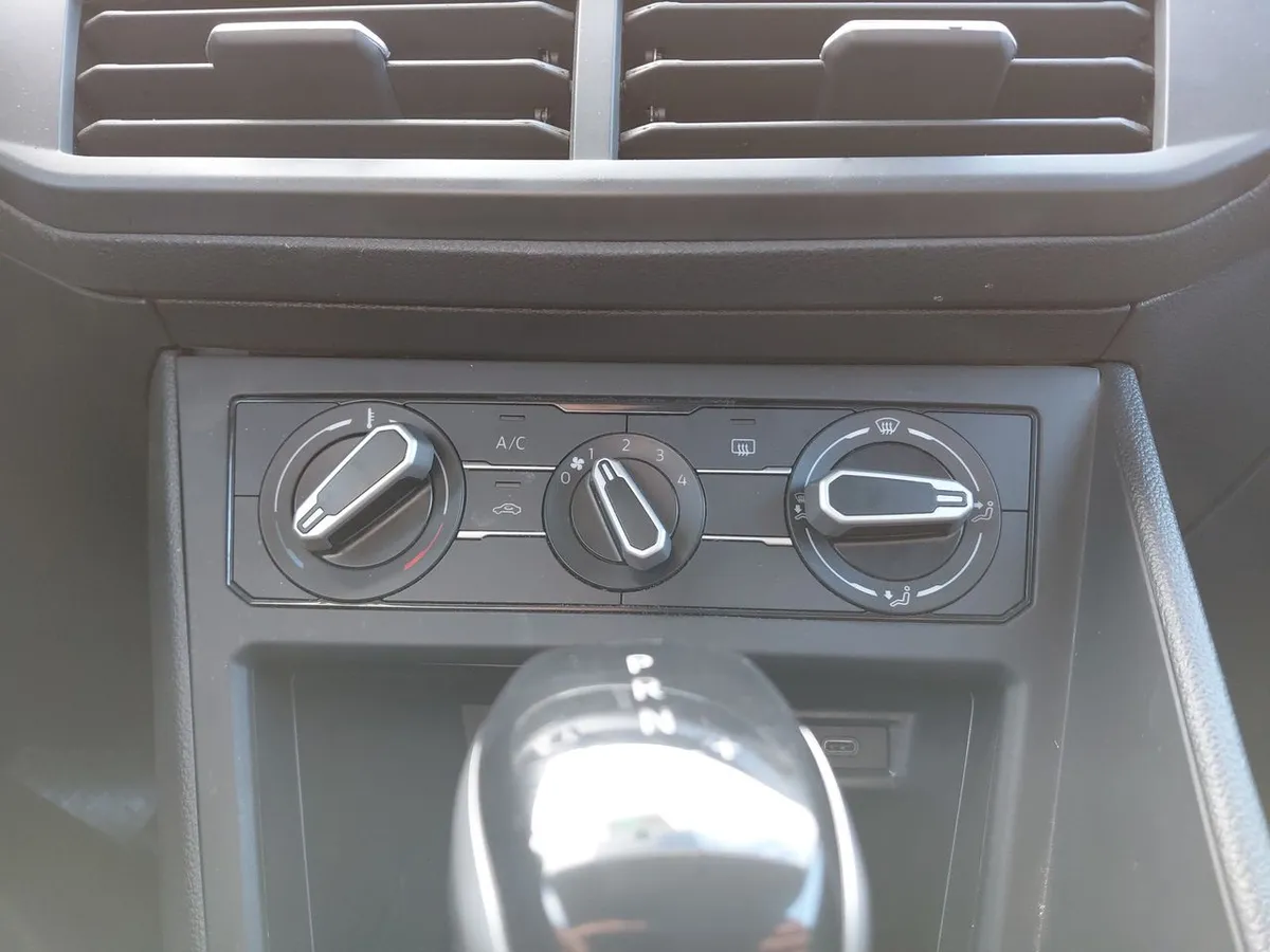 Volkswagen Nivus 1.0 Tsi Comfortline 4x2 At 5p año 2024