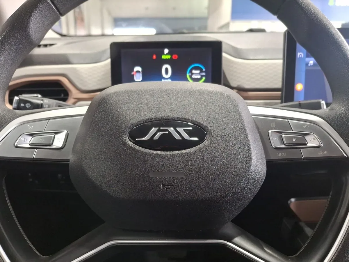 JAC E-Js1 Electrico Luxury 4x2 At 5p año 2025