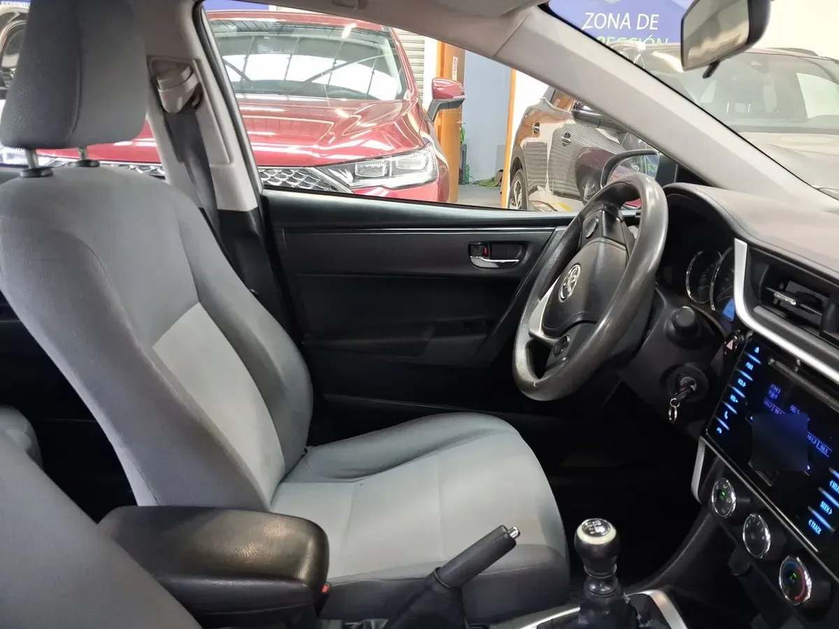 Toyota Corolla 1.8 Gl 4x2 Mt 4p año 2017