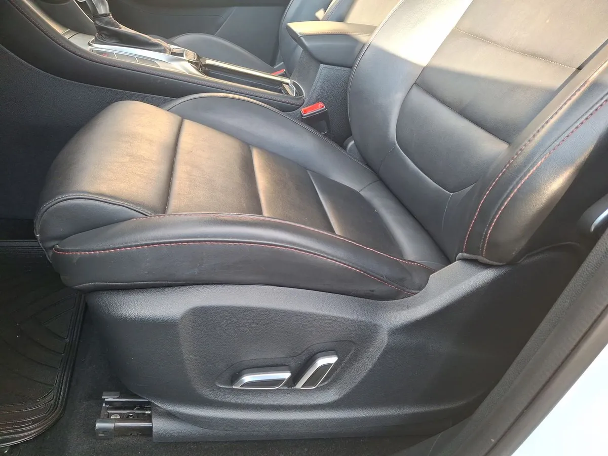 MG Hs 1.5t Dlx 2wd Dct At 5p año 2026