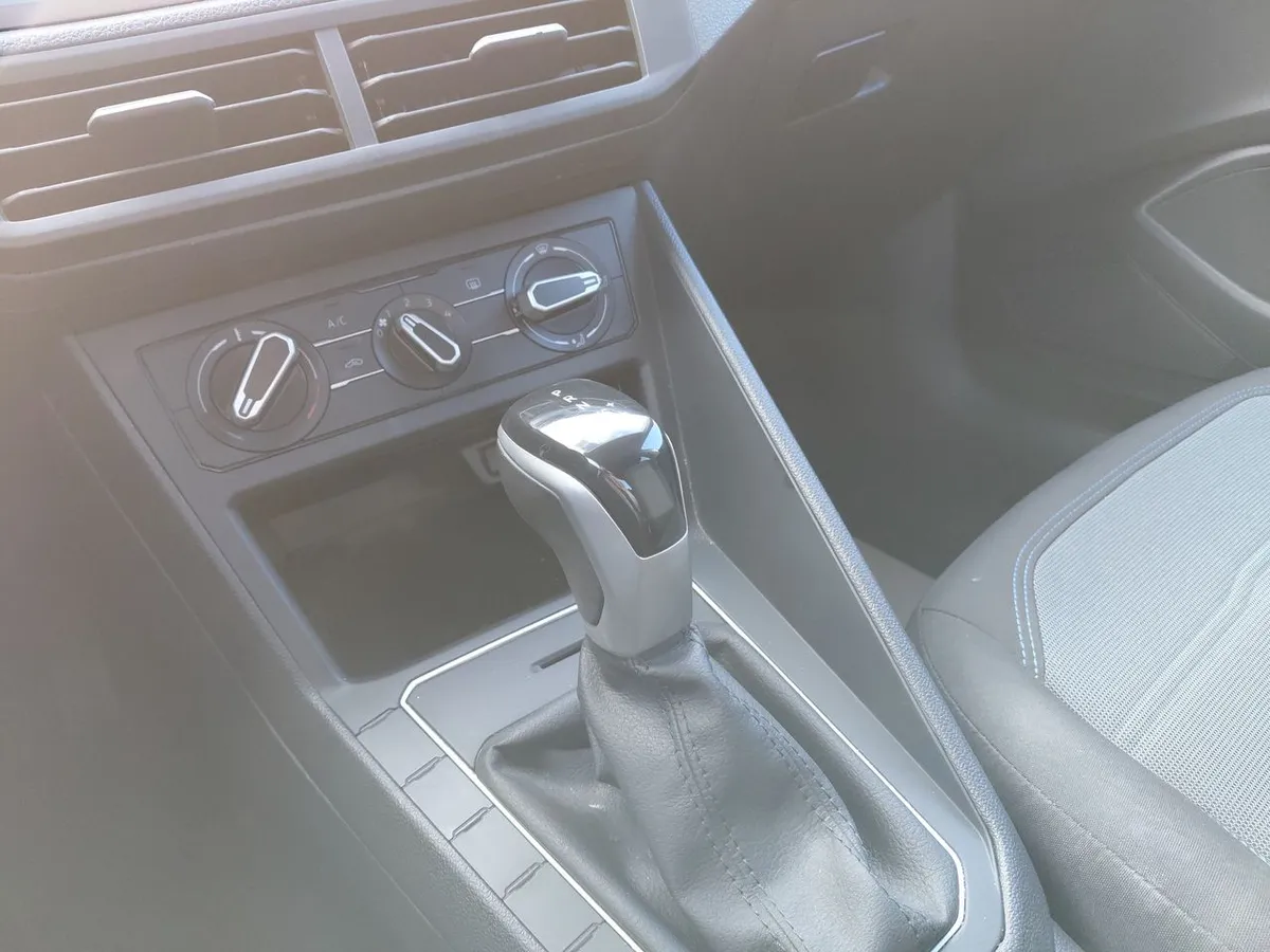 Volkswagen Nivus 1.0 Tsi Comfortline 4x2 At 5p año 2024